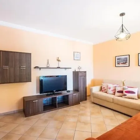 Alfarmar - Pool, Only A Few Minutes Away Appartement Albufeira