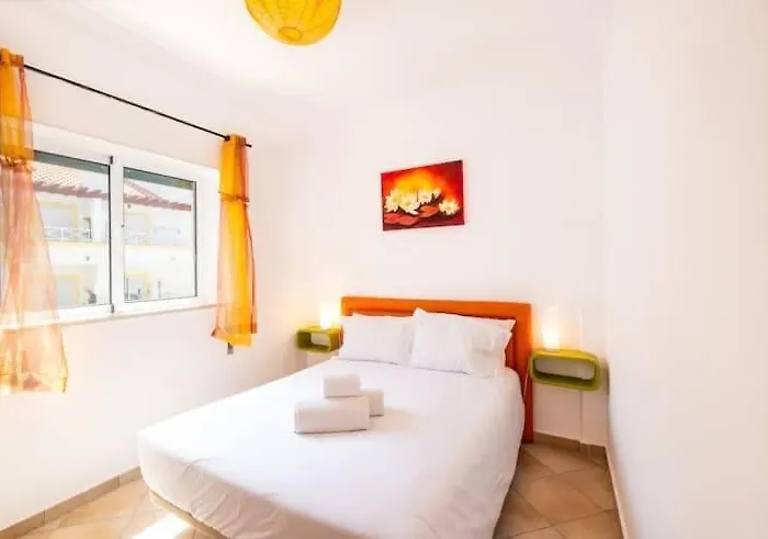 Alfarmar - Pool, Only A Few Minutes Away Албуфейра