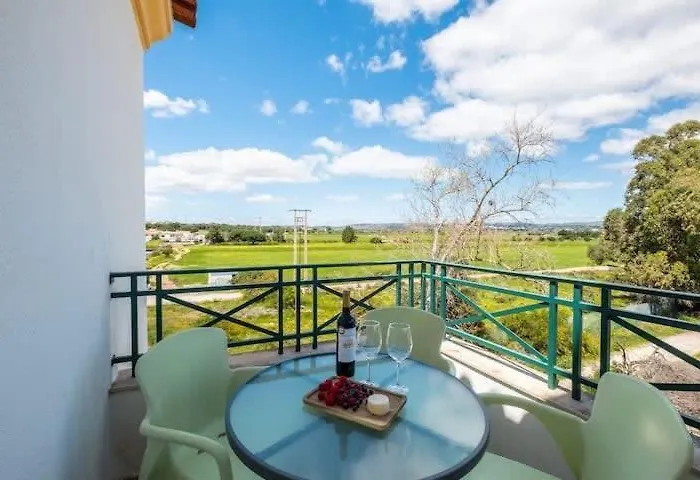 Апартаменты Alfarmar - Pool, Only A Few Minutes Away Албуфейра