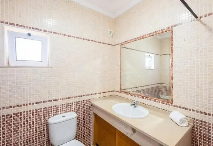 Alfarmar - Pool, Only A Few Minutes Away * Албуфейра