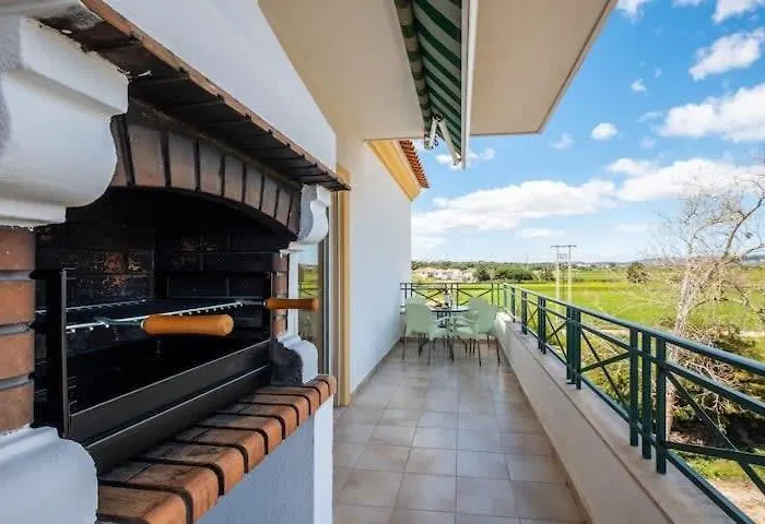 Alfarmar - Pool, Only A Few Minutes Away Апартаменты Албуфейра